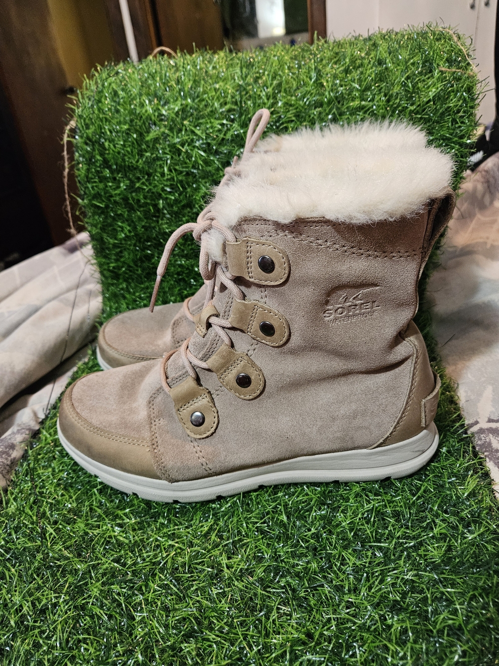 Sorel Beige Suede Faux-Fur Lace-Up Winter Boots